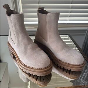 Women's Suede Chelsea Boots in Cream